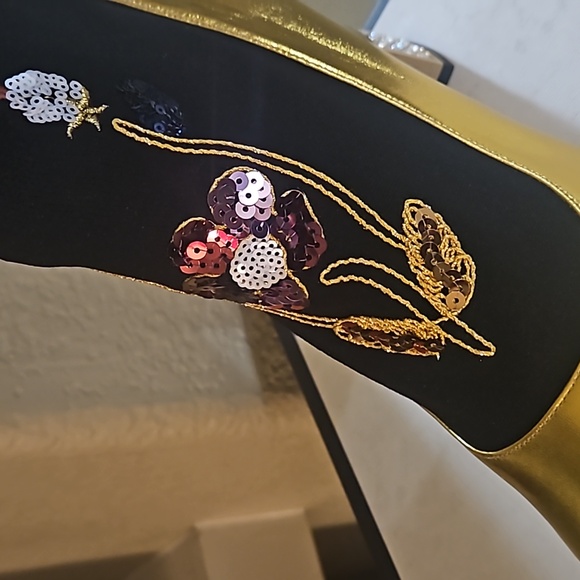 Gucci "Candy" Embroidered Ankle Sock Booties - Picture 9 of 12